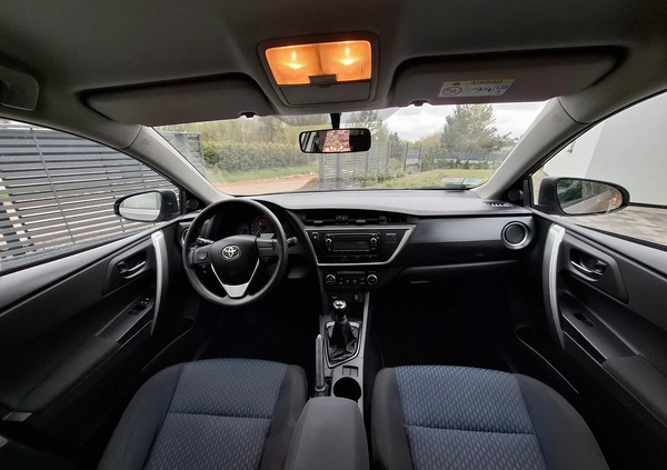 Toyota Auris cena 40500 przebieg: 126000, rok produkcji 2015 z Łomianki małe 106